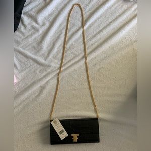 Tory Burch Juliette embossed slim wallet. Measurements: 8”W x 4”H x 1 “D